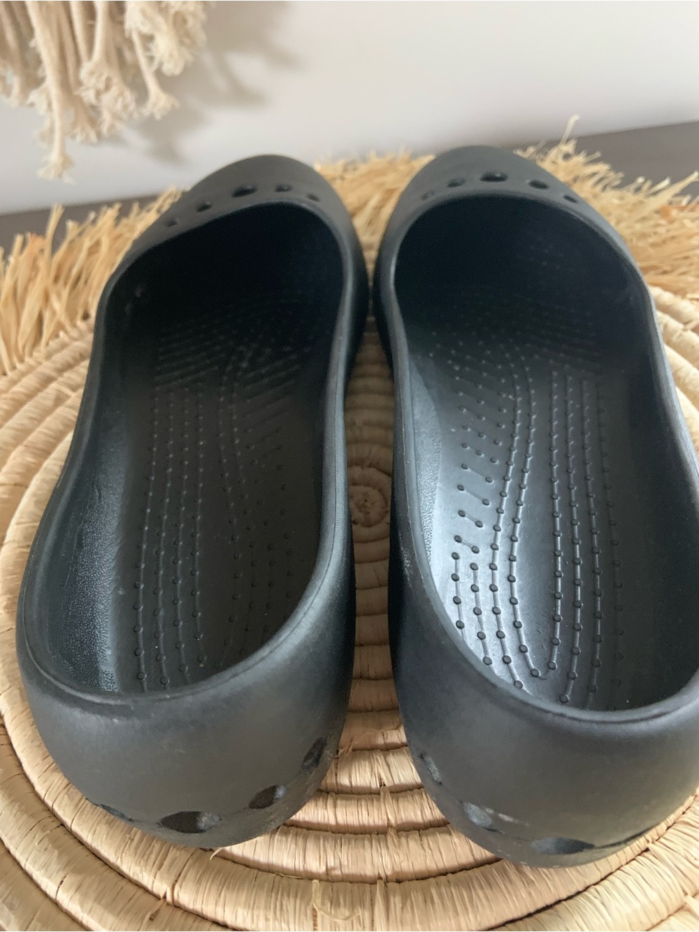 CROCS Women’s Matte Black Round Toe Slip On Ballet Flats Size 9 - Picture 9 of 16